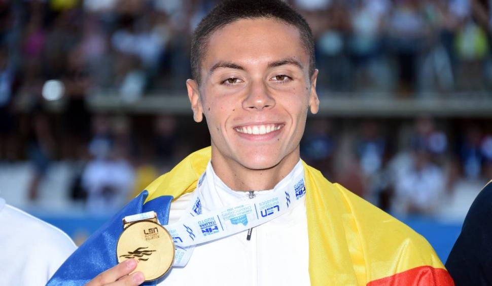 Recunoşti acest puşti simpatic? Astăzi este unul dintre cei mai serioşi şi de succes români 797960