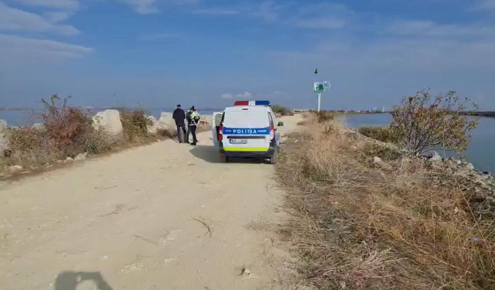 Angajat al Ambulanţei, scos mort din apa canalului Dunăre-Marea Neagră. Bărbatul fusese concediat după ce a făcut un accident cu maşina Salvării 798171