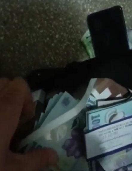 A fost prins poştaşul care a furat 278.000 lei. Cât a cheltuit deja la păcănele | Primele declaraţii 798298