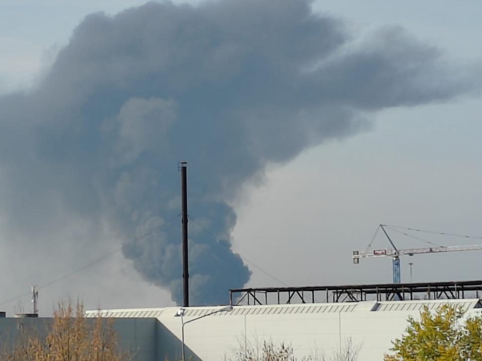 Incendiu puternic la un centru Remat din Chitila, lângă București. A fost trimis mesaj Ro-Alert: "Degajări mari de fum" 798174
