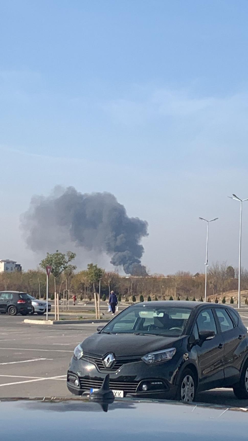 Incendiu puternic la un centru Remat din Chitila, lângă București. A fost trimis mesaj Ro-Alert: "Degajări mari de fum" 798175