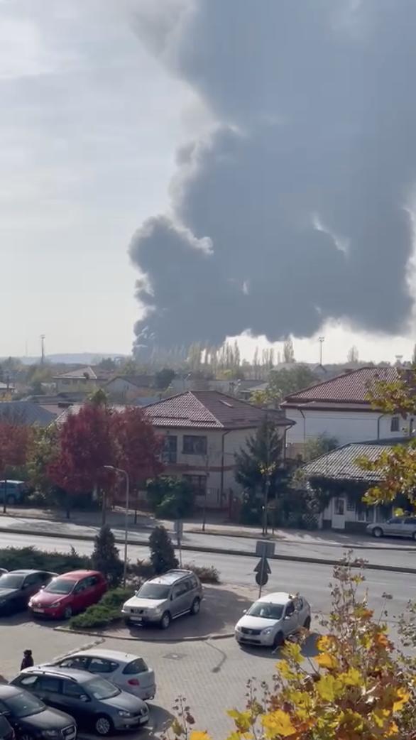 Incendiu puternic la un centru Remat din Chitila, lângă București. A fost trimis mesaj Ro-Alert: "Degajări mari de fum" 798181