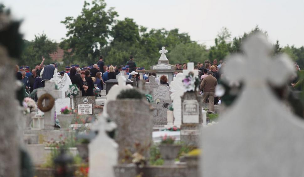 Un mort nu a mai ajuns la propria înmormântare. Sătenii au pregătit coliva, groapa şi pomeni pentru sufletul răposatului din Vaslui, dar slujba a fost anulată 798227