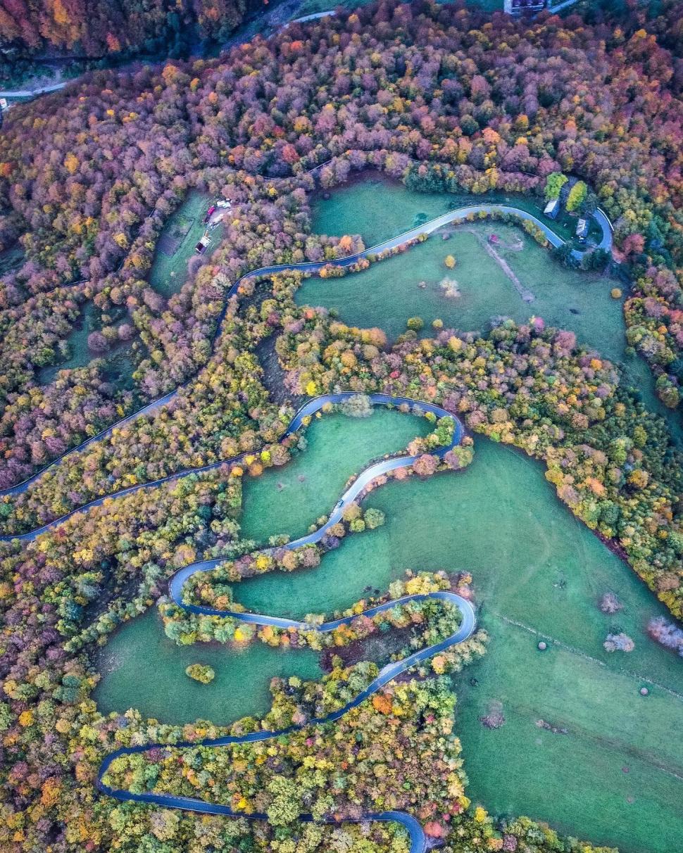 Şoseaua din România care a cucerit inimile românilor. Transalpina și Transfăgărășan au căzut pe locul doi 798132