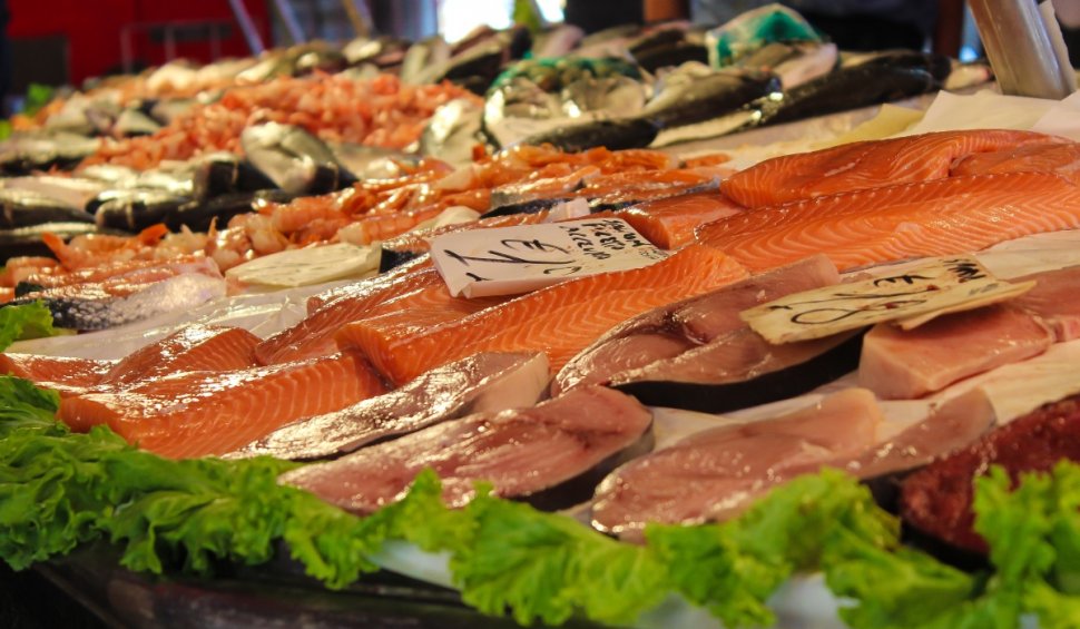 Noi scumpiri ameninţă buzunarele românilor. 80% din peștele din România provine din import. Ce spun producătorii