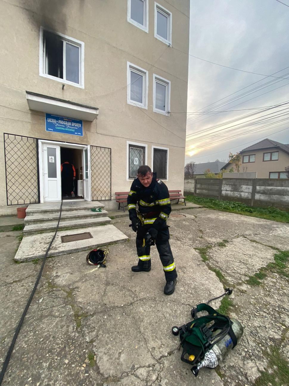 Incendiu în internatul Liceului Sportiv din Sebeș 798466