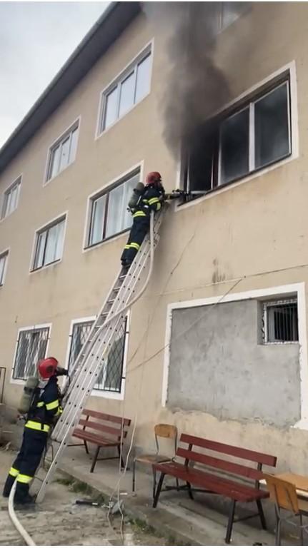 Incendiu în internatul Liceului Sportiv din Sebeș 798467