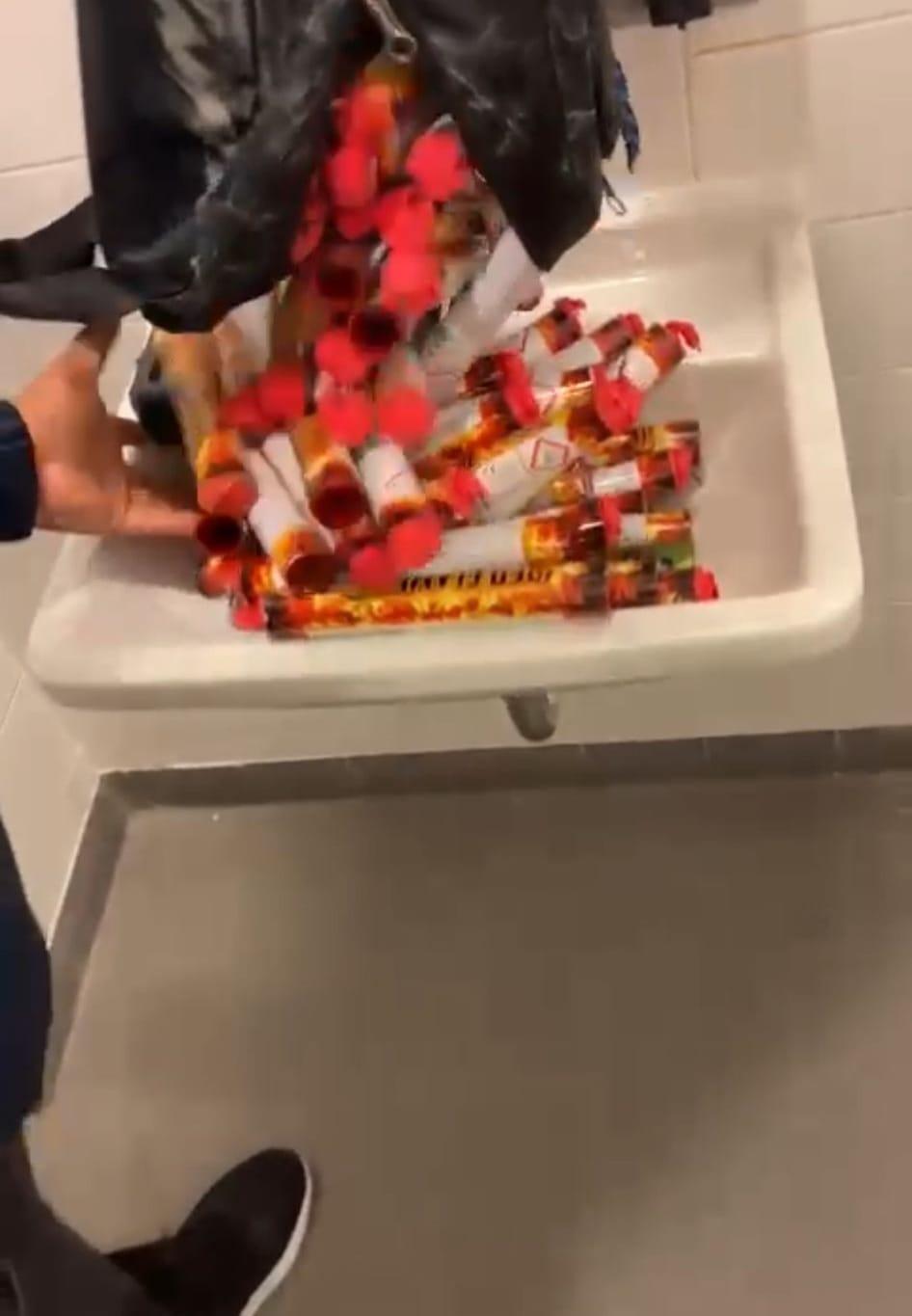 Materiale pirotehnice, găsite ascunse în interiorul stadionului înaintea meciului FCSB-Rapid 798497