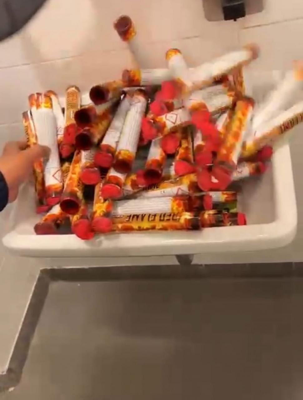 Materiale pirotehnice, găsite ascunse în interiorul stadionului înaintea meciului FCSB-Rapid 798498