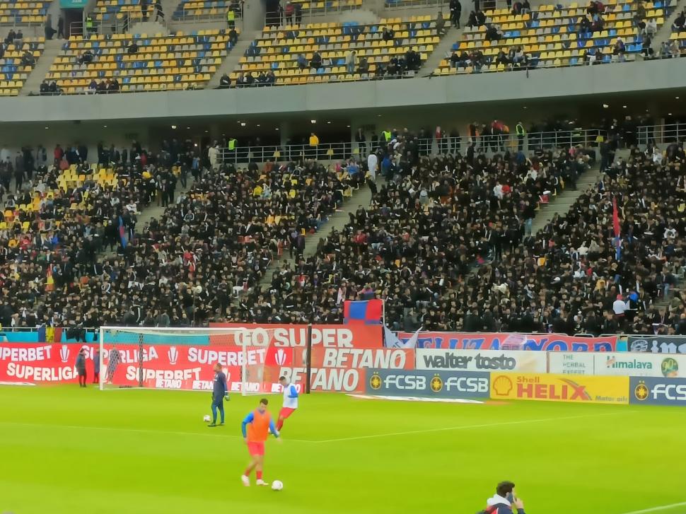 Materiale pirotehnice, găsite ascunse în interiorul stadionului înaintea meciului FCSB-Rapid 798508