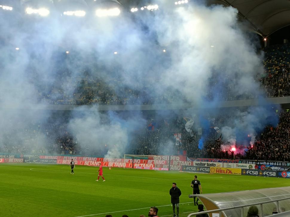 Materiale pirotehnice, găsite ascunse în interiorul stadionului înaintea meciului FCSB-Rapid 798510
