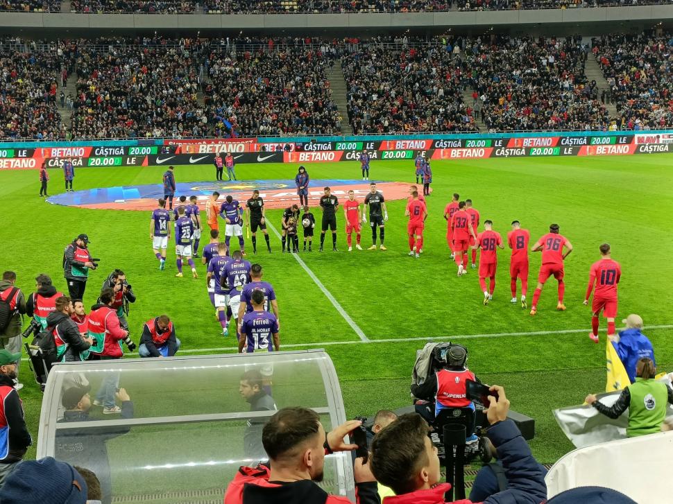 Materiale pirotehnice, găsite ascunse în interiorul stadionului înaintea meciului FCSB-Rapid 798511