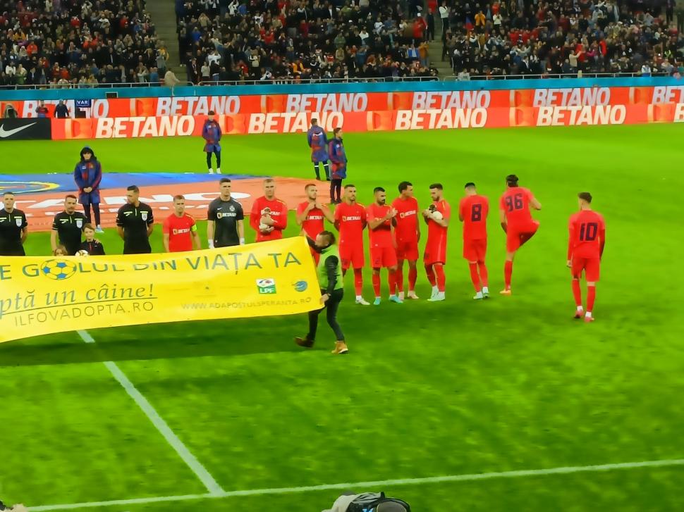 Materiale pirotehnice, găsite ascunse în interiorul stadionului înaintea meciului FCSB-Rapid 798512