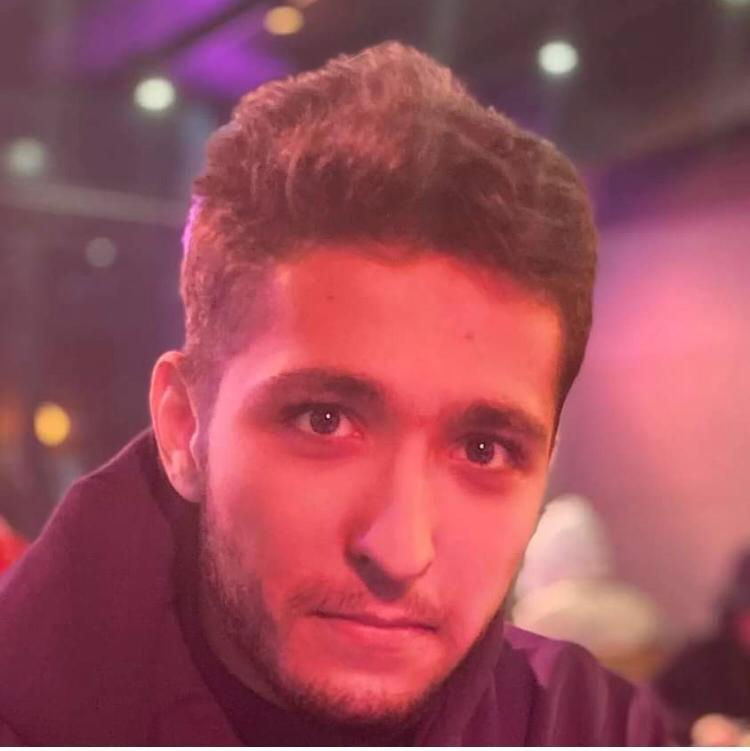 El este tânărul care s-a aruncat de la etajul 10 al unui bloc din Ploiești. De ce a recurs la acest gest 798455