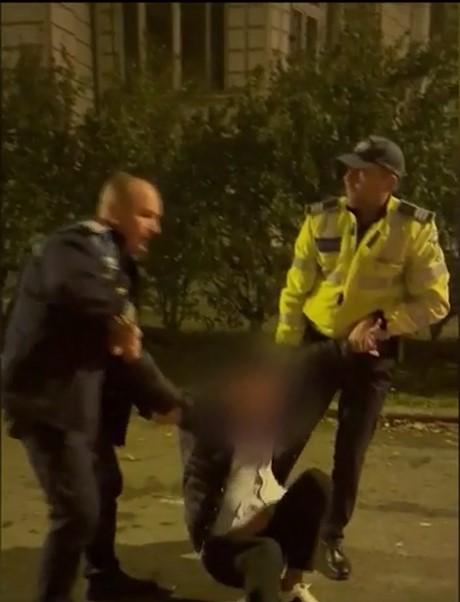 Teroare într-un cartier din Timişoara. Ce distrugeri a făcut un traficant de droguri băut 798473