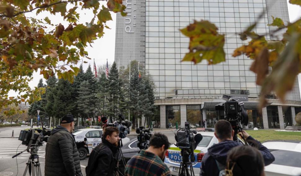 Misterul morţii militarului francez găsit fără suflare într-un hotel din Bucureşti. Anchetatorii nu exclud o crimă în cazul bărbatului de 41 de ani 798566