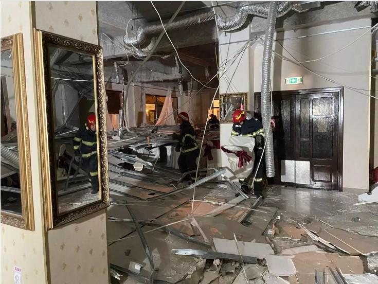 Panică la o nuntă din Brăila, după ce tavanul restaurantului s-a prăbuşit. Trei de persoane au fost rănite 798710