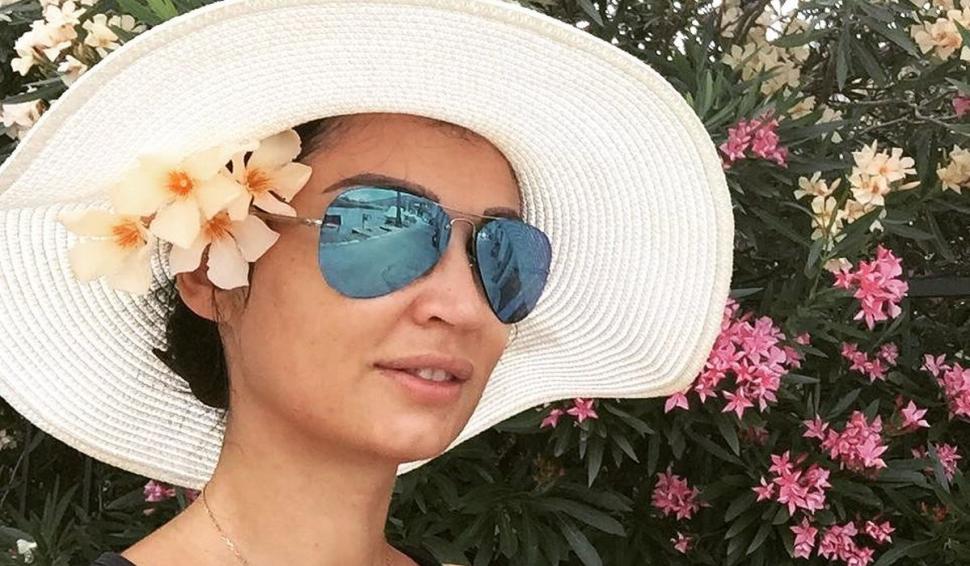 Recunoşti fetiţa din imagine? Azi e vedetă TV, Miss România şi actriţă, cu un corp de invidiat 798652