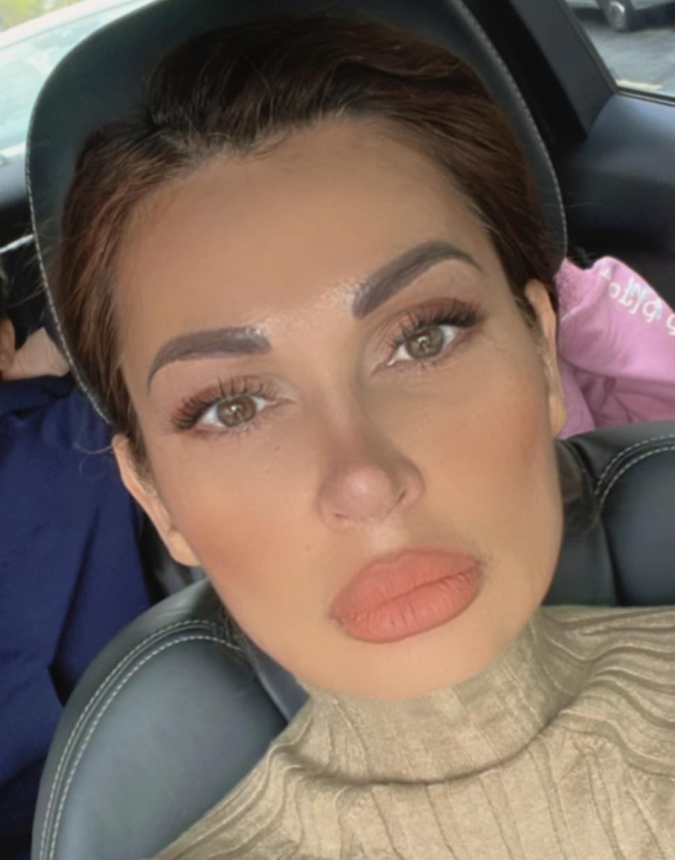 Recunoşti fetiţa din imagine? Azi e vedetă TV, Miss România şi actriţă, cu un corp de invidiat 798669