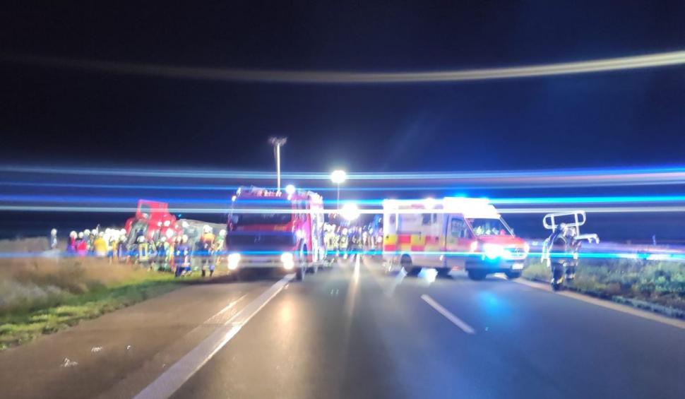 Şofer român de TIR a salvat de la moarte un coleg rămas încarcerat în cabină, în Germania: "E miracol dacă oprește cineva să te ajute!" 798620