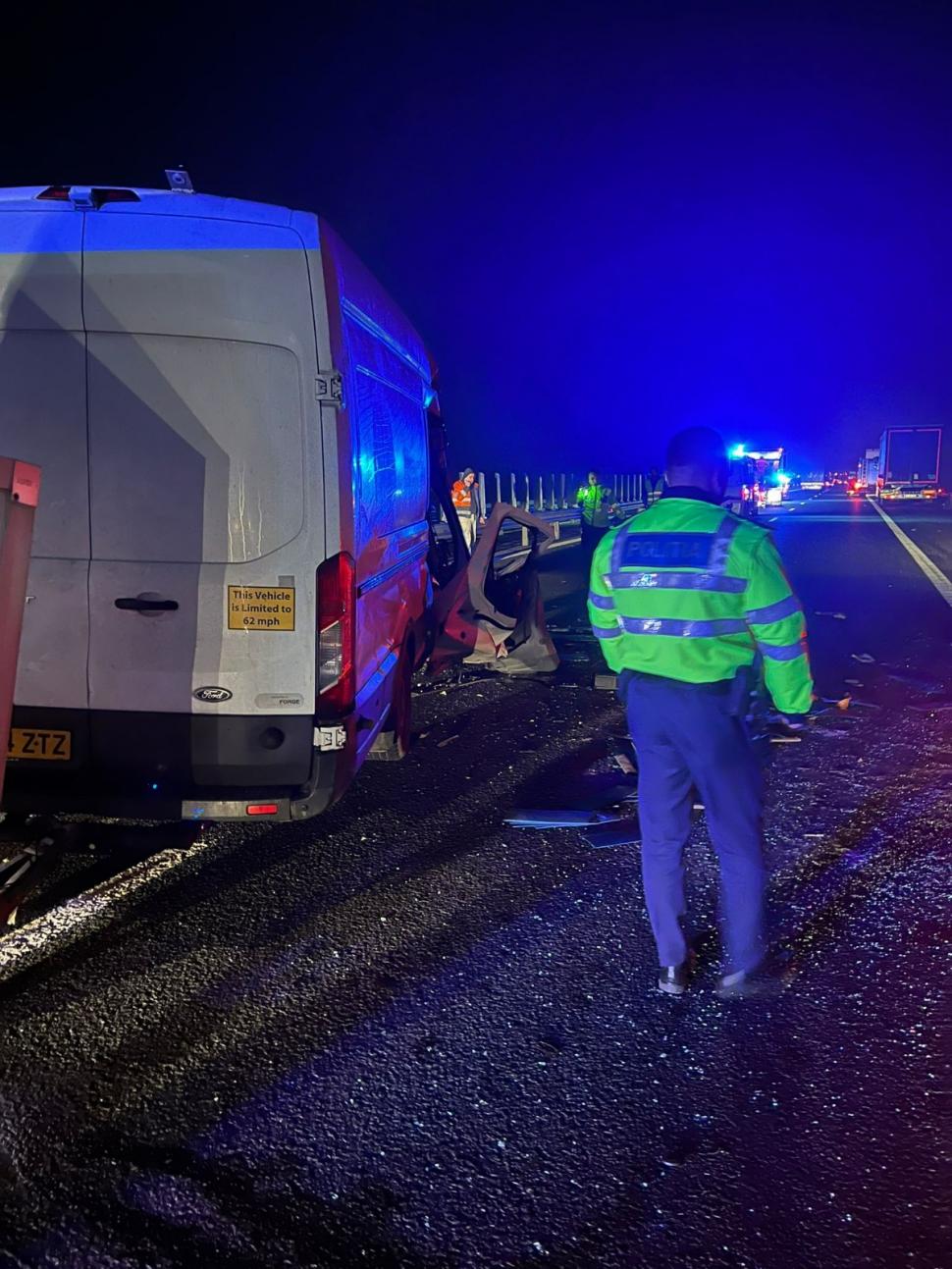 Accident pe A1 între un microbuz și un TIR. Șapte persoane au fost rănite 798993