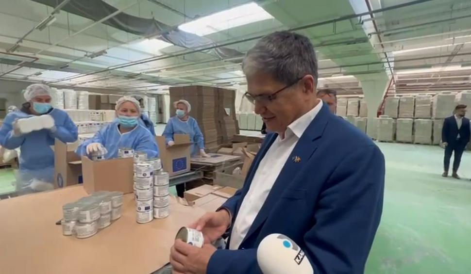 Ce conţin pachetele cu 25 de kilograme de alimente de la Guvern. Boloş: "Pentru o familie cu cinci copii, ajunge trei luni" 799123