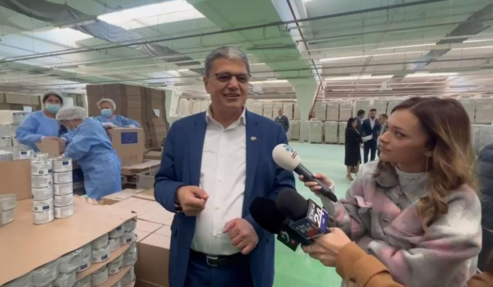 Ce conţin pachetele cu 25 de kilograme de alimente de la Guvern. Boloş: "Pentru o familie cu cinci copii, ajunge trei luni" 799125