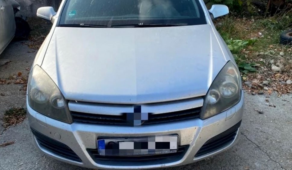 Au furat mașina unei asistente din curtea spitalului și au circulat cinci zile prin Caracal, fără permis, în timp ce se lăudau pe Instagram