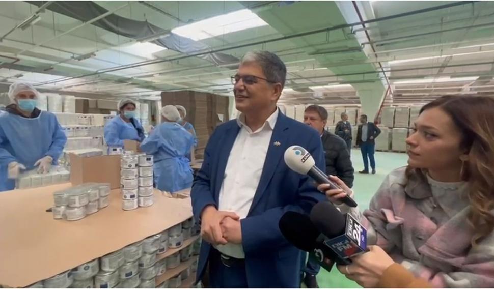 Se dau pachetele cu alimente de 25 de kilograme de la stat. Marcel Boloş: "Începând de azi, facem distribuţia pachetelor cu 12 tipuri de produse" 799113