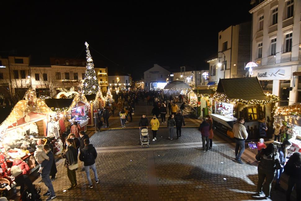 Cei mai buni artiști din România deschid Târgul de Crăciun de la Craiova 799376