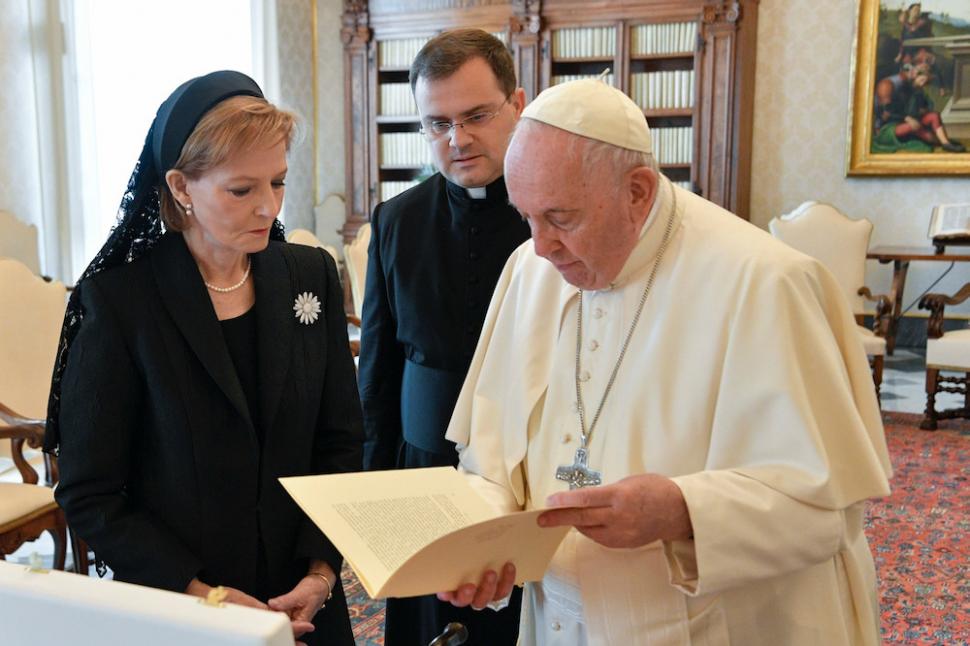 Familia Regală a României, în vizită la Vatican. Majestatea Sa Margareta și Principele Radu s-au întâlnit cu Papa Francisc 799433