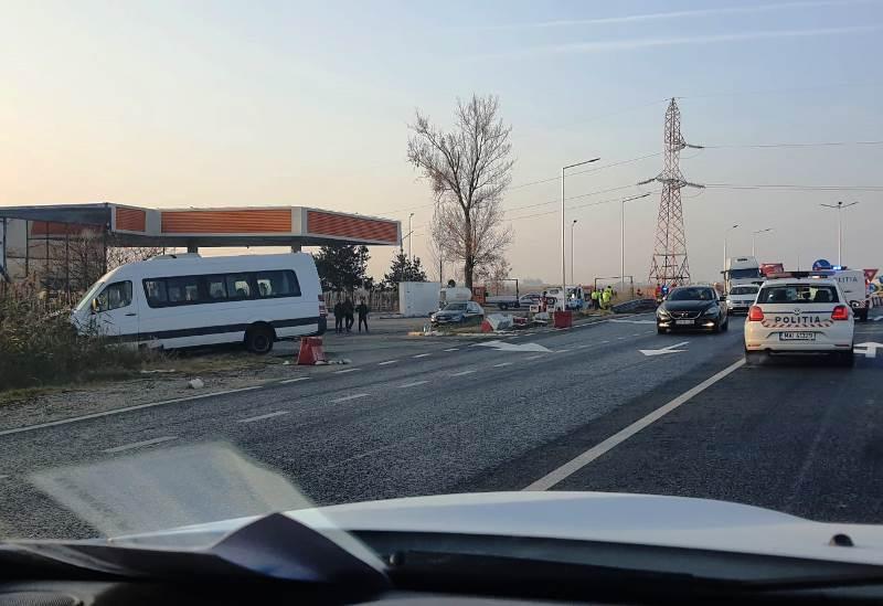 Microbuz plin cu călători, accident grav pe o şosea din Vrancea | 11 oameni au nevoie de îngrijiri medicale 799292