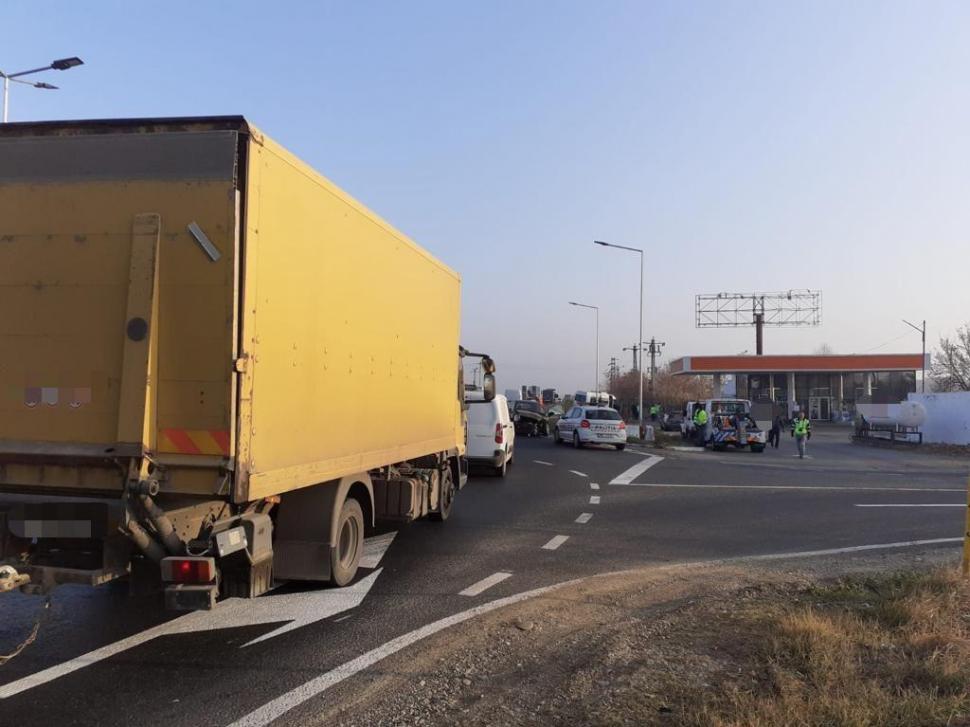 Microbuz plin cu călători, accident grav pe o şosea din Vrancea | 11 oameni au nevoie de îngrijiri medicale 799294