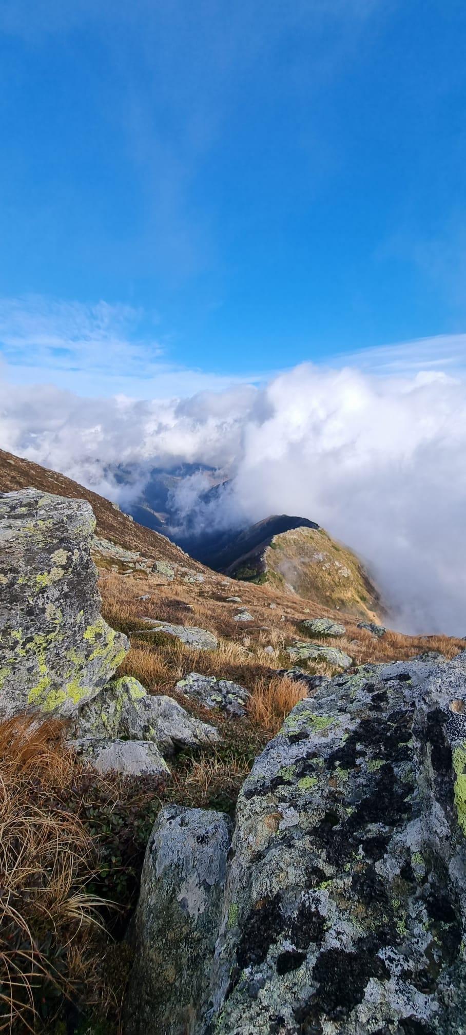 Imagini rare cu Fenomenul Gloria, surprinse în Munții Rodnei. I se mai spune "stafia proiectată pe nor" 799598