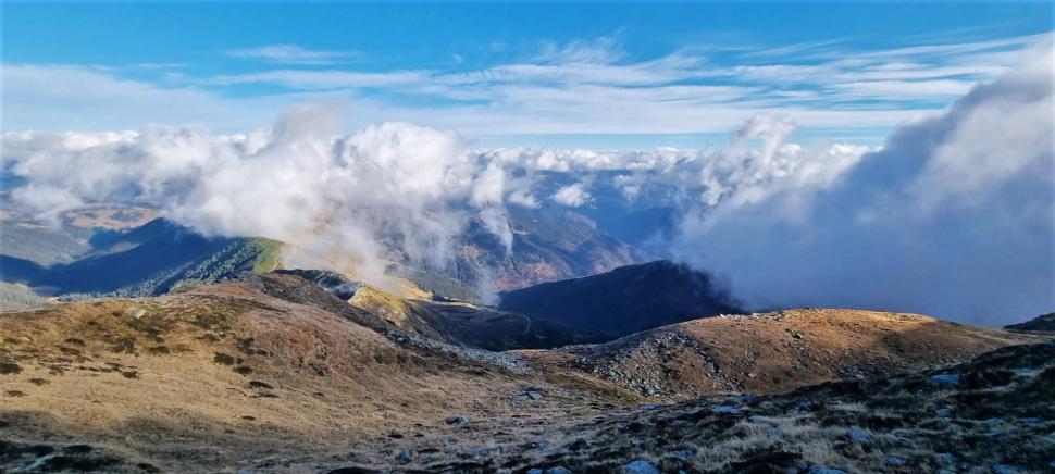 Imagini rare cu Fenomenul Gloria, surprinse în Munții Rodnei. I se mai spune "stafia proiectată pe nor" 799605