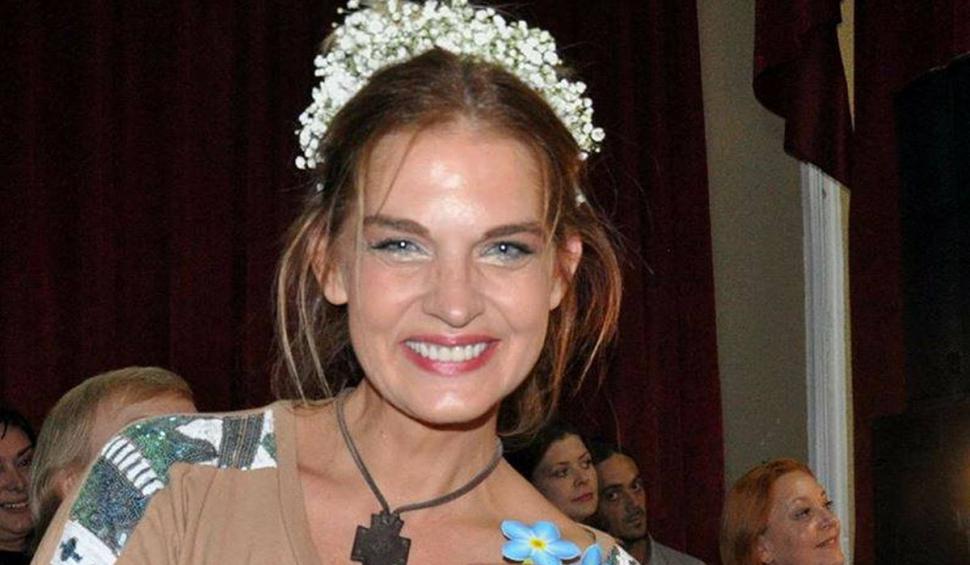 Recunoşti fetiţa din imagine? Azi e una din cele mai frumoase românce şi o actriţă talentată, care a debutat la 4 ani 799661