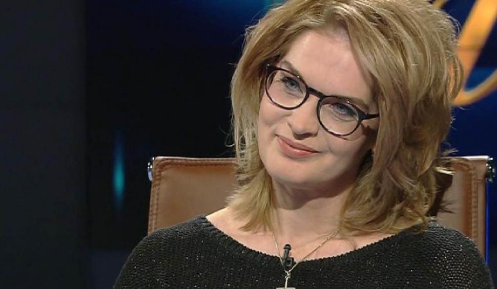 Recunoşti fetiţa din imagine? Azi e una din cele mai frumoase românce şi o actriţă talentată, care a debutat la 4 ani 799663