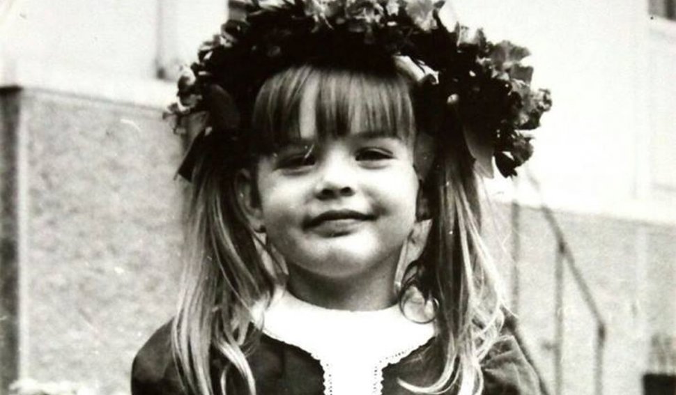 Recunoşti fetiţa din imagine? Azi e una din cele mai frumoase românce şi o actriţă talentată, care a debutat la 4 ani