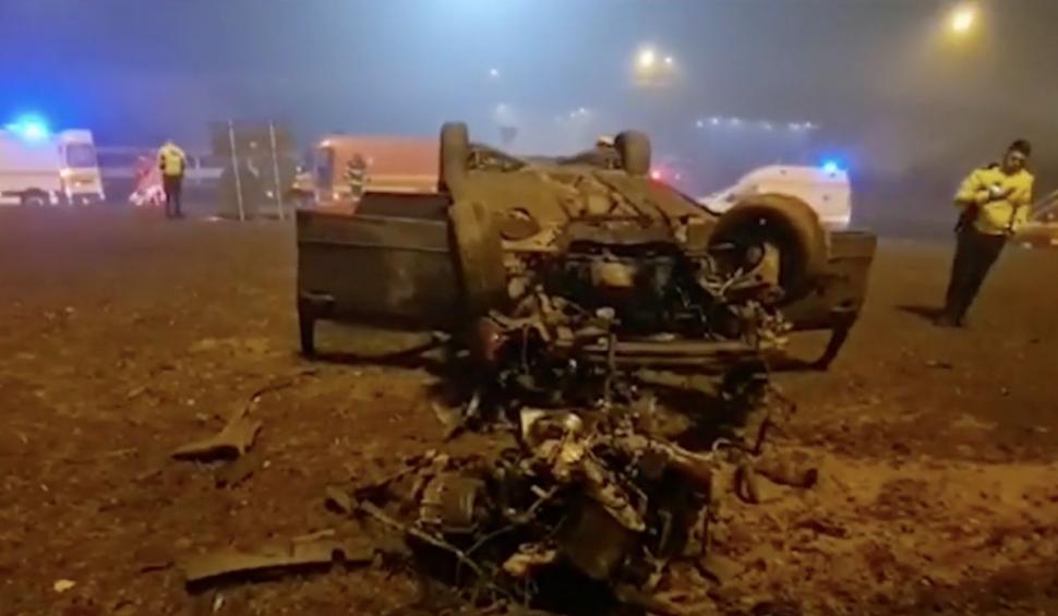 Un șofer beat a pierdut controlul într-un sens giratoriu, s-a izbit de un stâlp și s-a răsturnat, la ieșirea de pe autostradă, în Agigea 799789