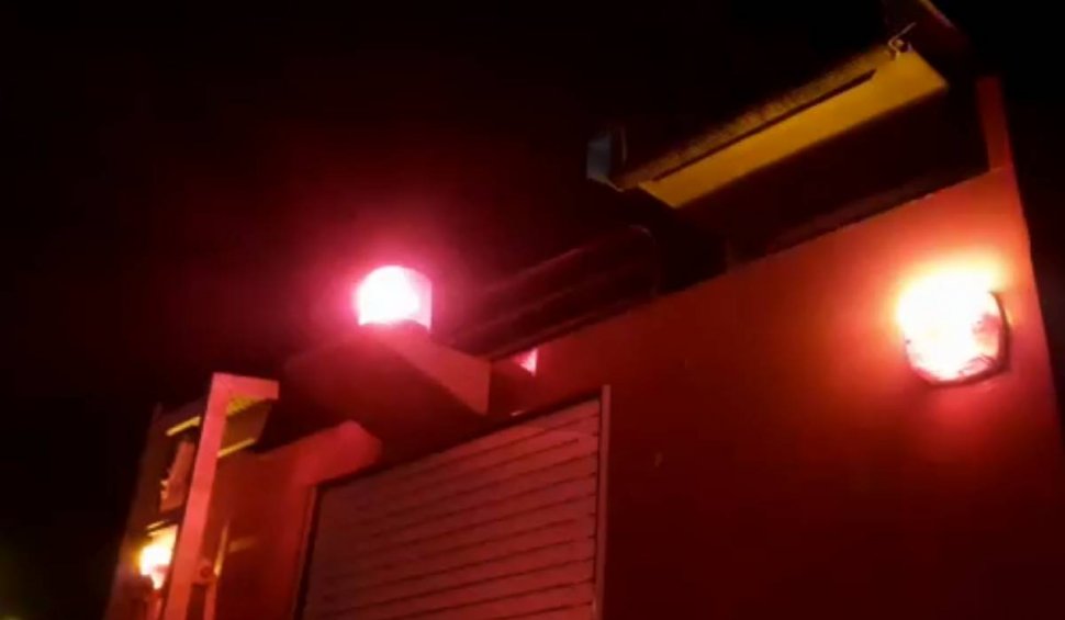 Falsă alertă de incendiu la Timişoara. Zeci de oameni evacuaţi degeaba pentru a doua oară în 9 zile