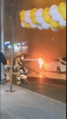 Explozie în centrul oraşului Istanbul. Trei maşini sunt în flăcări 800356
