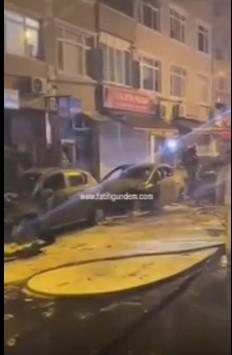 Explozie în centrul oraşului Istanbul. Trei maşini sunt în flăcări 800358