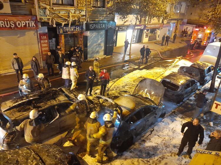 Explozie în centrul oraşului Istanbul. Trei maşini sunt în flăcări 800363