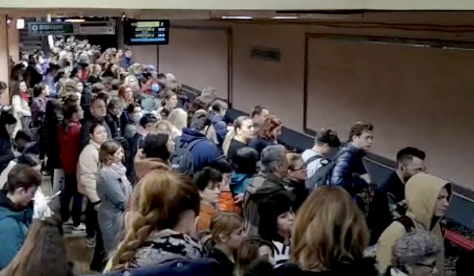 Metrou blocat în stația Obor, după ce unui pasager i s-a făcut rău