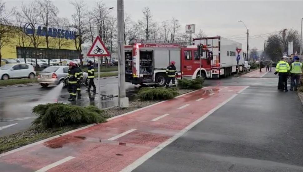 Accident mortal în Deva: O femeie a fost călcată de un TIR care mergea cu spatele 800375