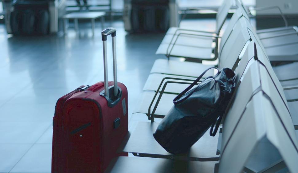 Un român a declanșat o alertă pe aeroportul din Liverpool. Din bagajul lui curgea sânge 800390