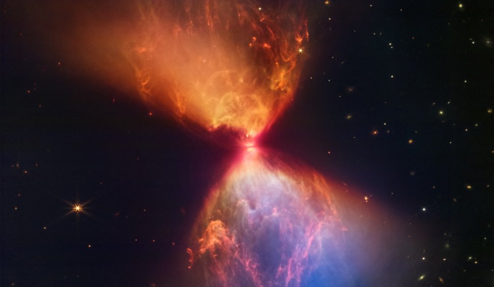 Clepsidră de praf cosmic, în jurul unei stele noi, surprinsă de telescopul James Webb: "Cum arătau Soarele și sistemul nostru solar la începuturile lor"