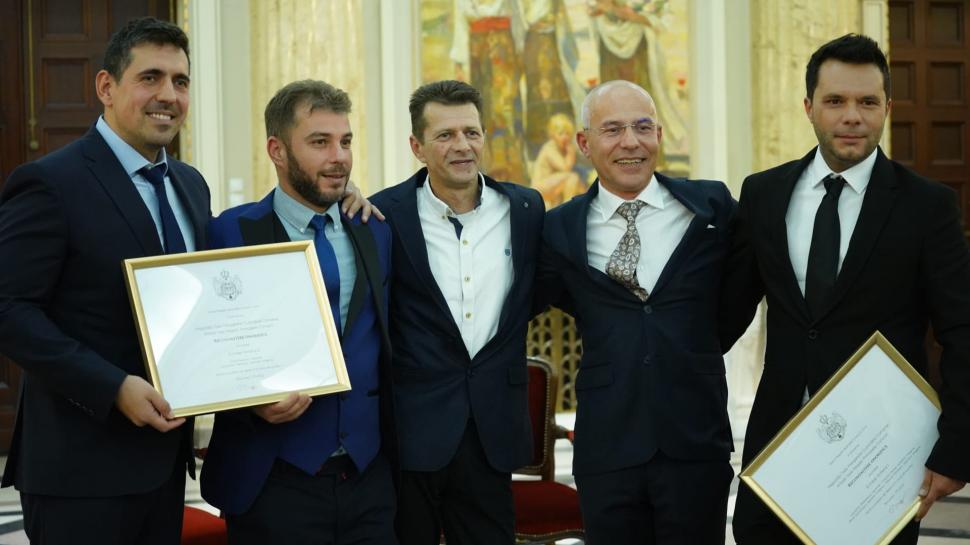 Cristi Popovici şi Constantin Pahonţu au fost premiaţi de Casa Regală a României 800743