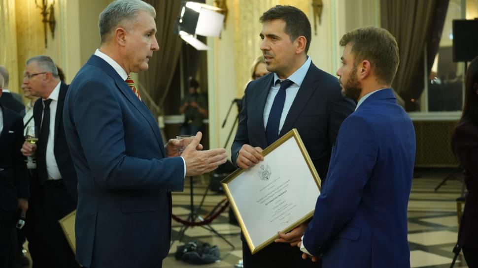 Cristi Popovici şi Constantin Pahonţu au fost premiaţi de Casa Regală a României 800755
