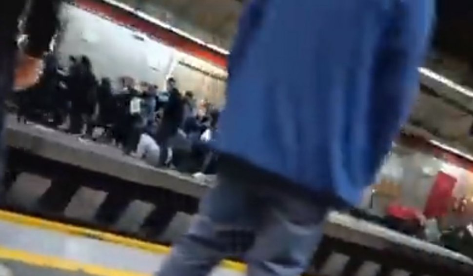 Momentul în care forțele de securitate iraniene trag asupra oamenilor aflați în metroul din Teheran